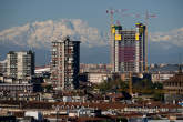 20131111_102621 Monti57, Revere2, torre Isozaki e monte Rosa.jpg